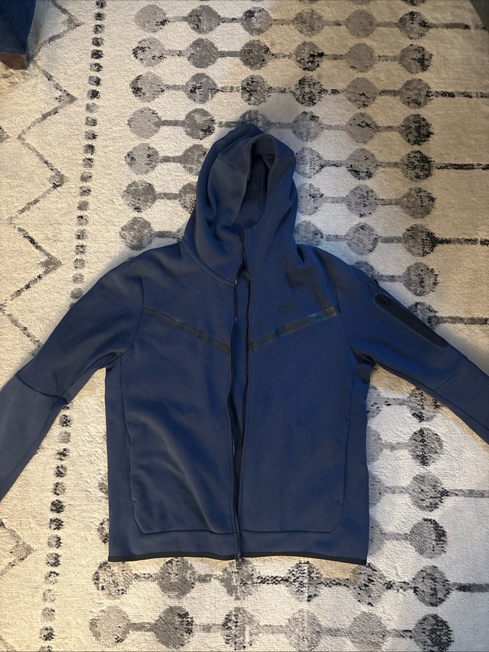 Nike Tech Men's Navy Blue Full-Zip Hooded Jacket (broken zipper)